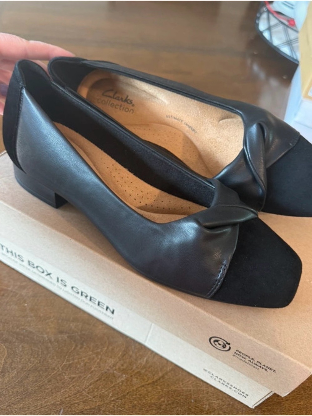Clarks Women's Black Knot sz 8W Pump